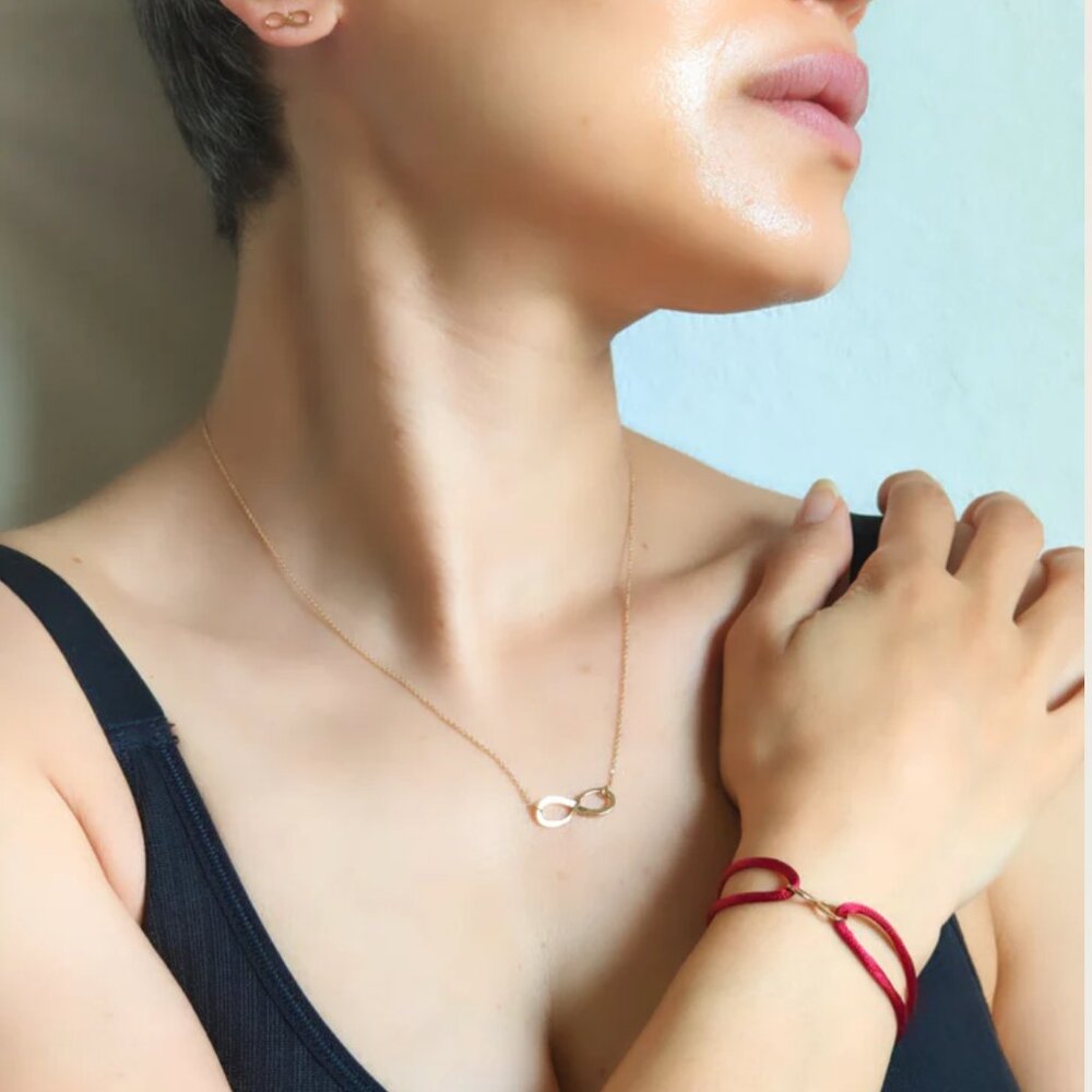 18k Gold Infinity Necklace - Picture 7 of 7